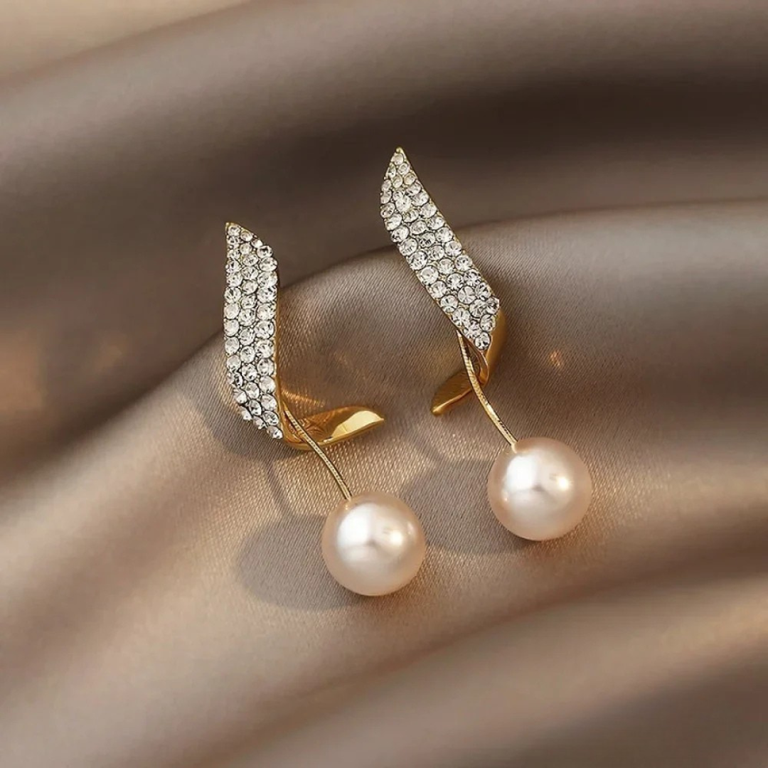 Boucles d’oreilles pendantes chic en or avec perles