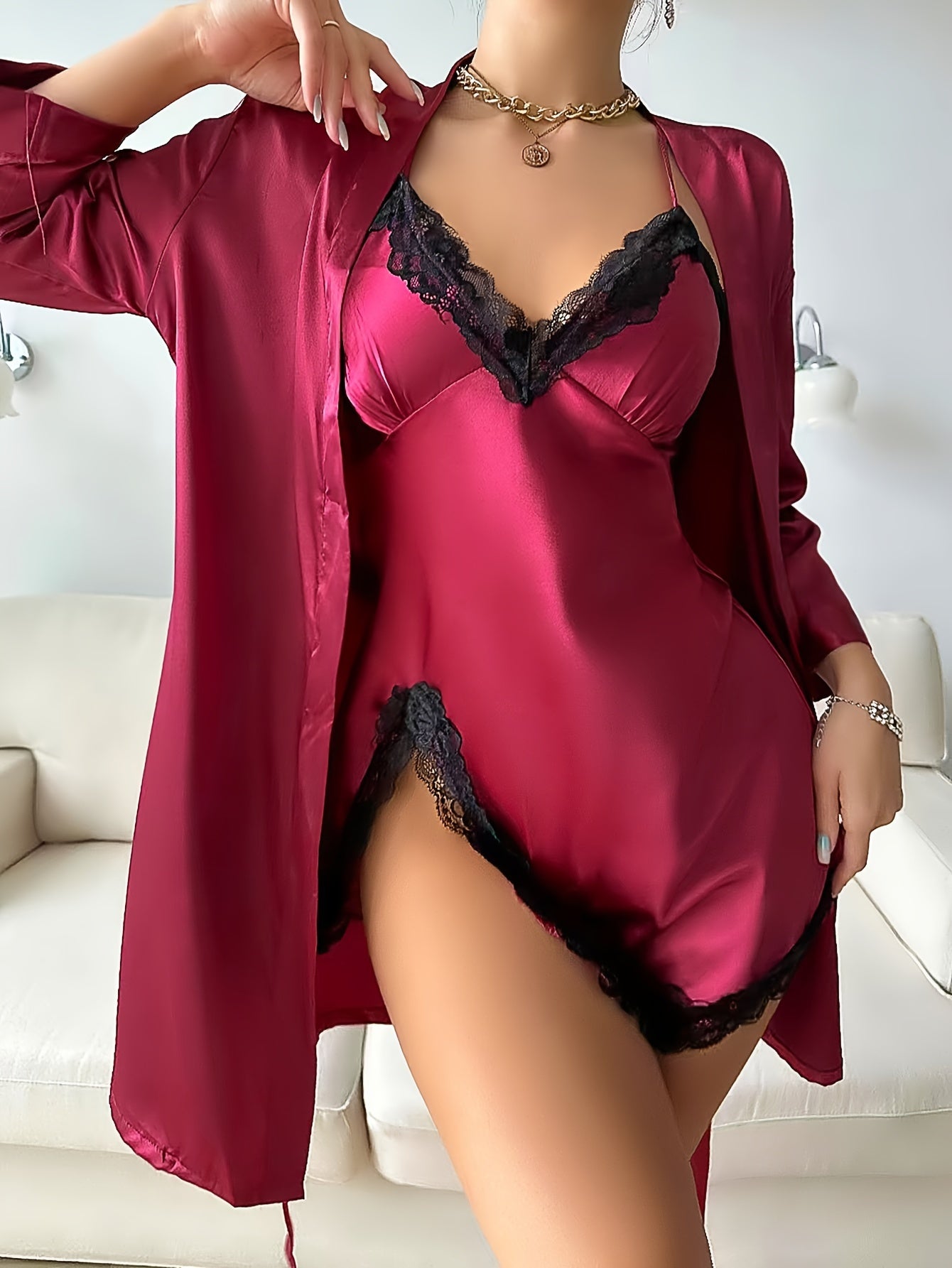 Ensemble Elvira avec robe de chambre et nuisette en dentelle à col en V