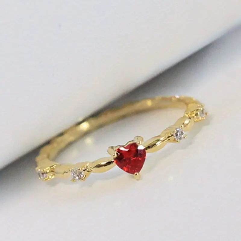 Bague en or avec rubis en forme de cœur