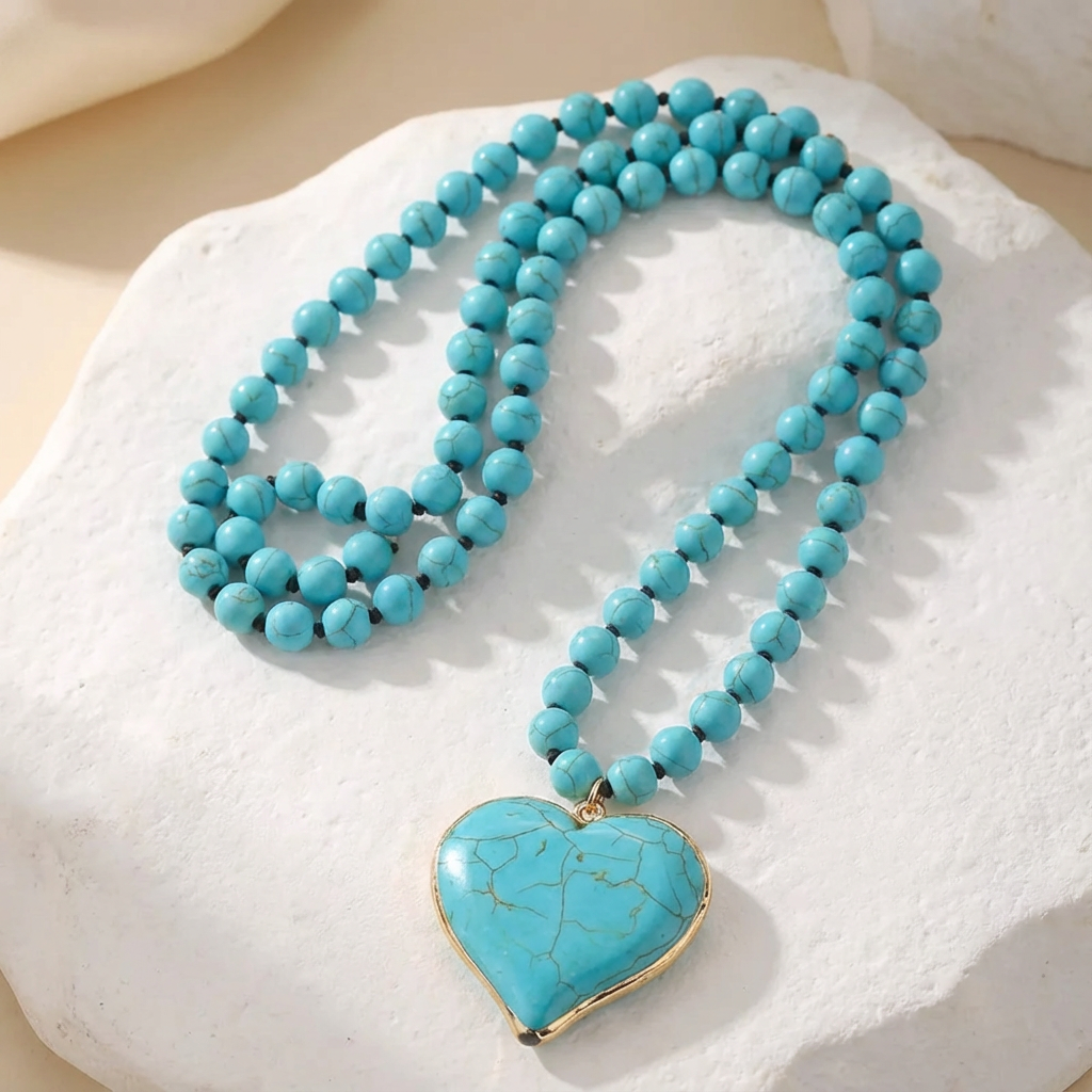 Collier de perles turquoise en forme de cœur