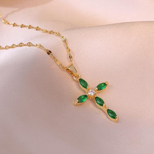 Collier croix émeraude