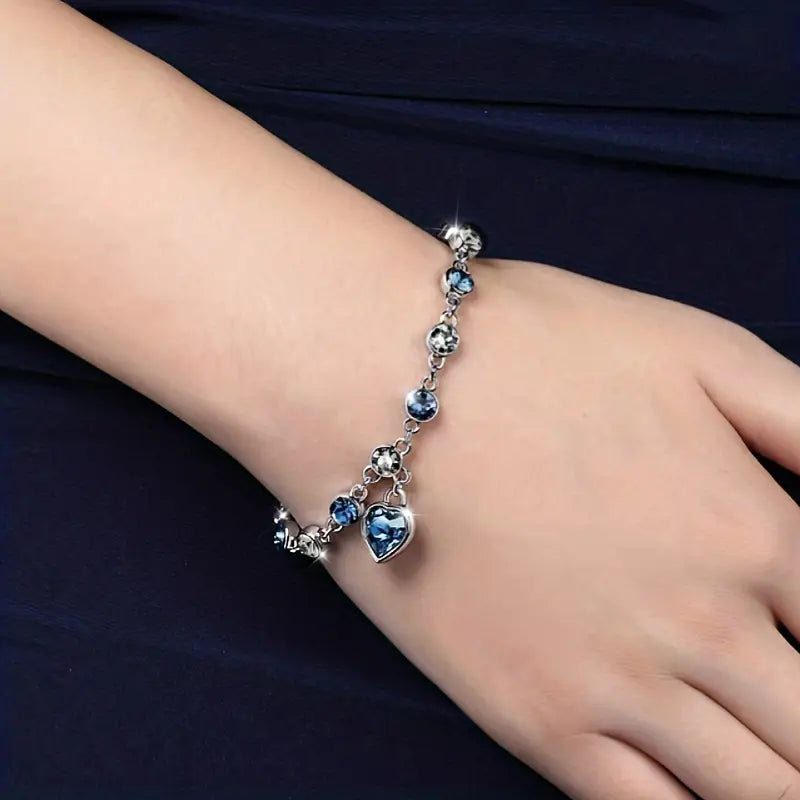 Bracelet chaîne en argent avec cœur en saphir