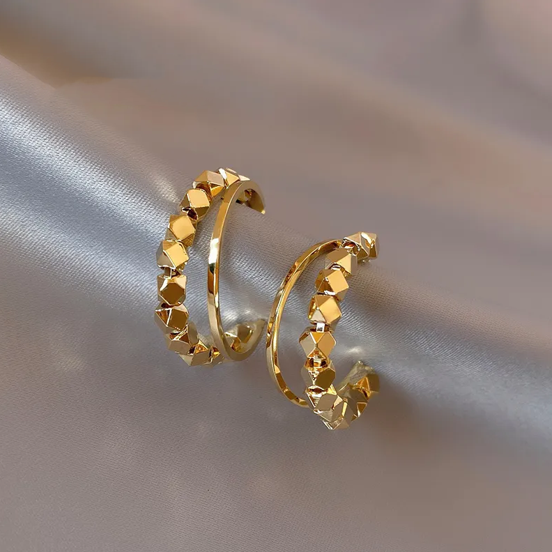 Boucles d’oreilles élégantes plaquées or avec zircon cubique