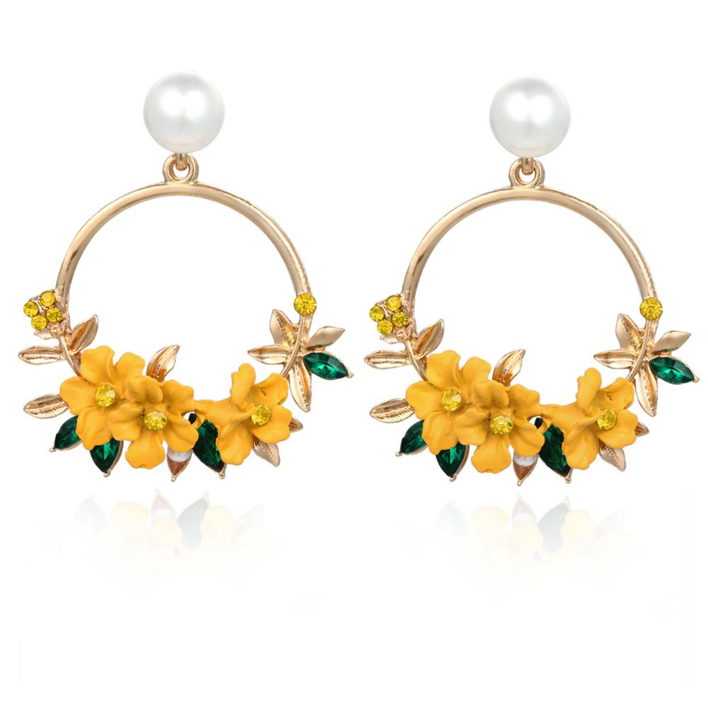 Boucles d’oreilles élégantes fleur en or avec perles