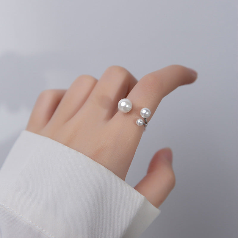 Bague élégante à trois perles