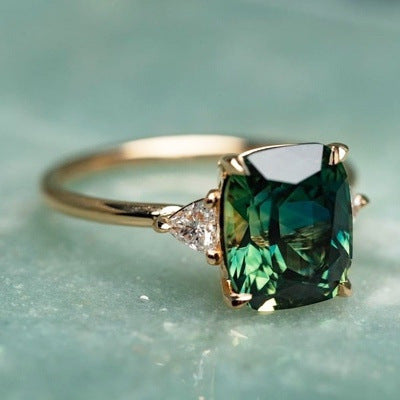Bague pierre précieuse verte d’inspiration vintage