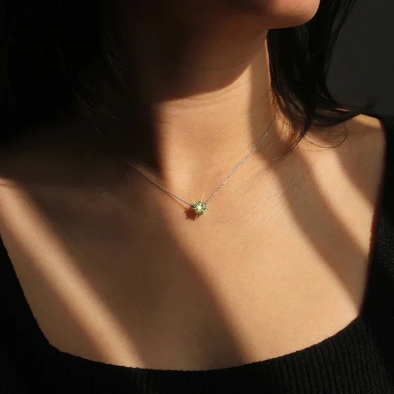 Collier solitaire élégant avec cristal