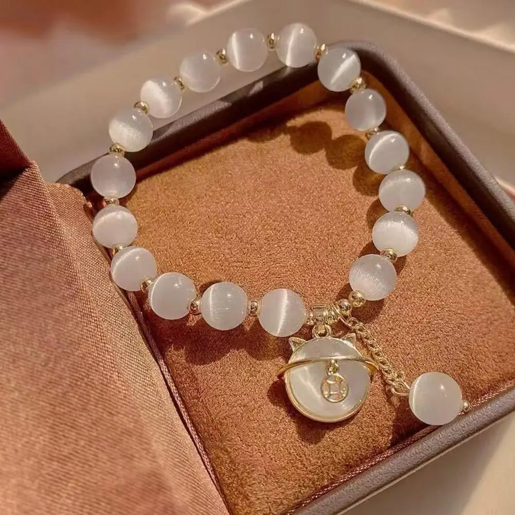Bracelet à perles avec pendentif chat porte-bonheur