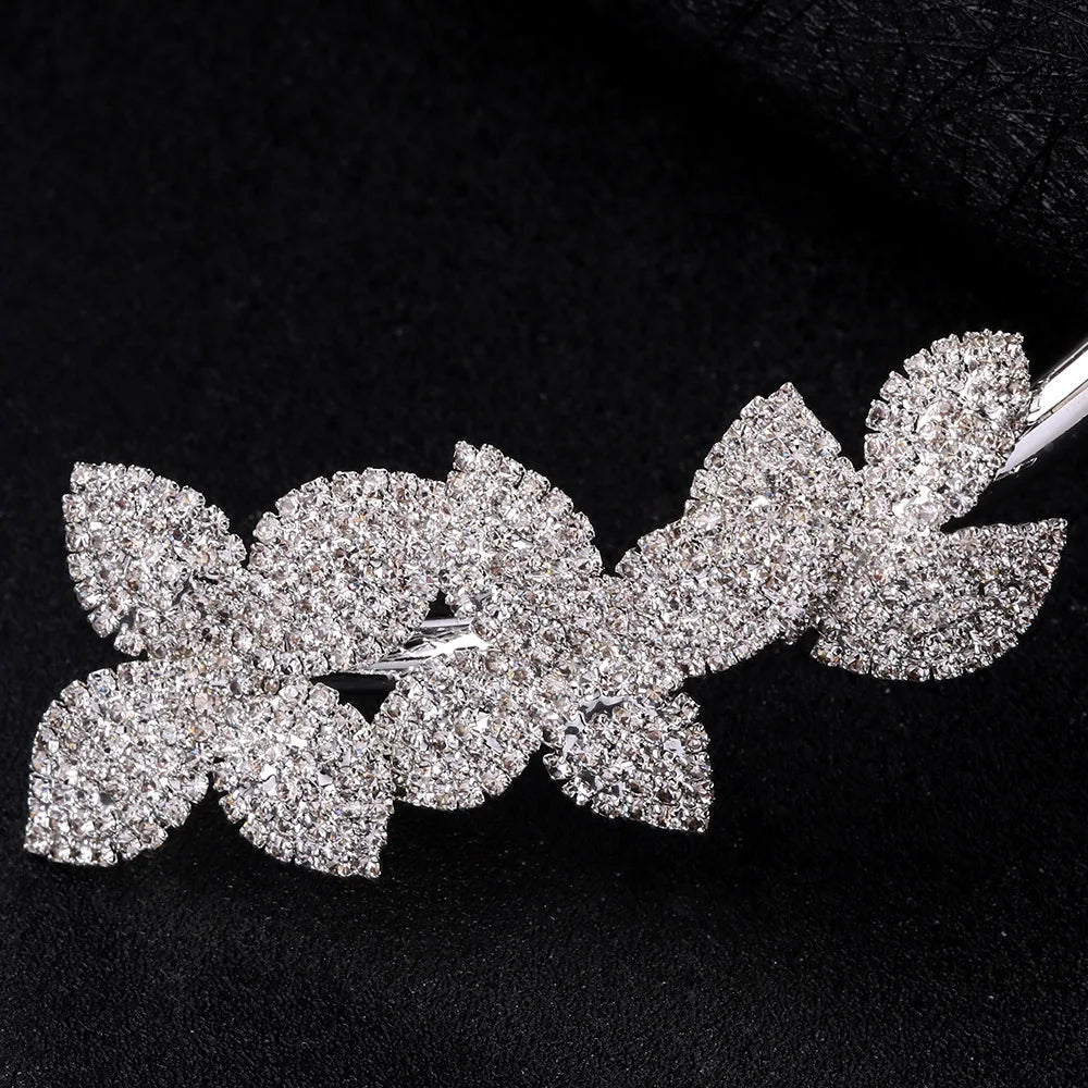Collier élégant avec fleur en cristal