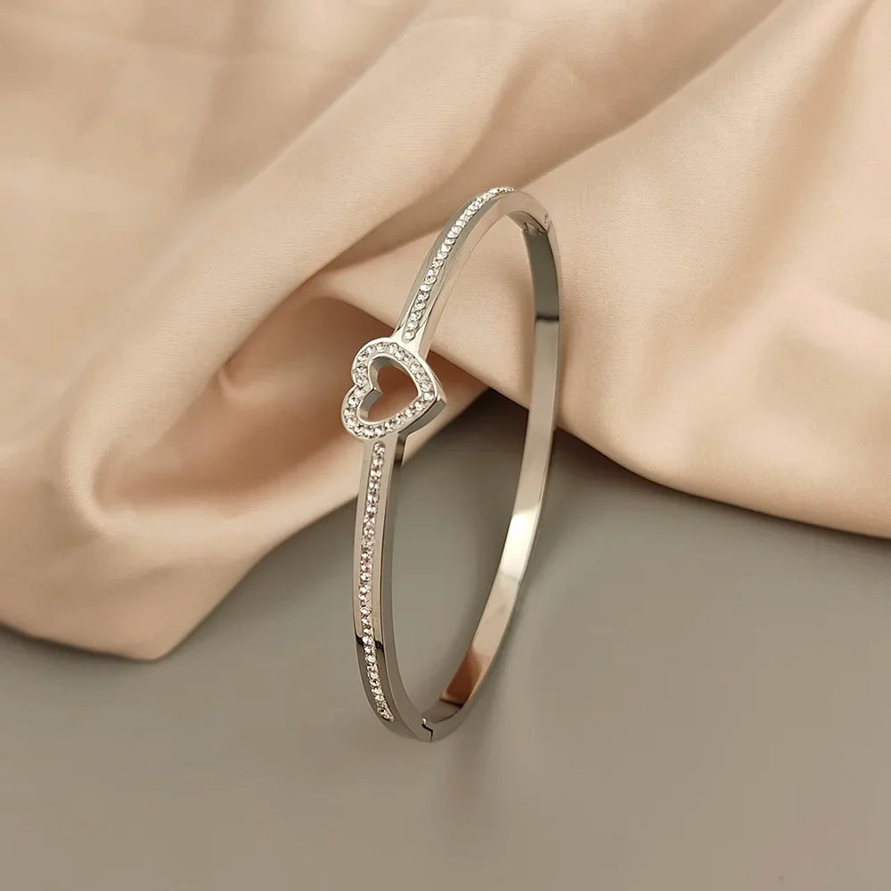 Bracelets joncs chic avec breloques en forme de cœur