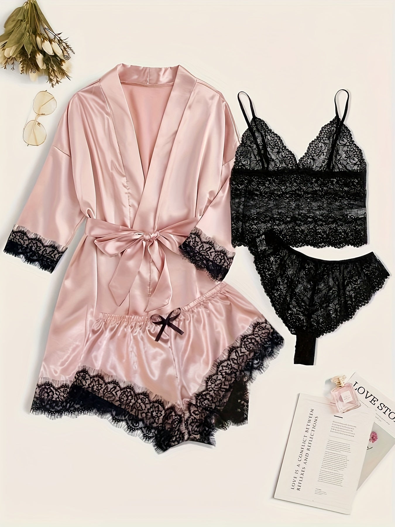 Aurora – Set lounge in raso e pizzo con kimono e pantaloncini