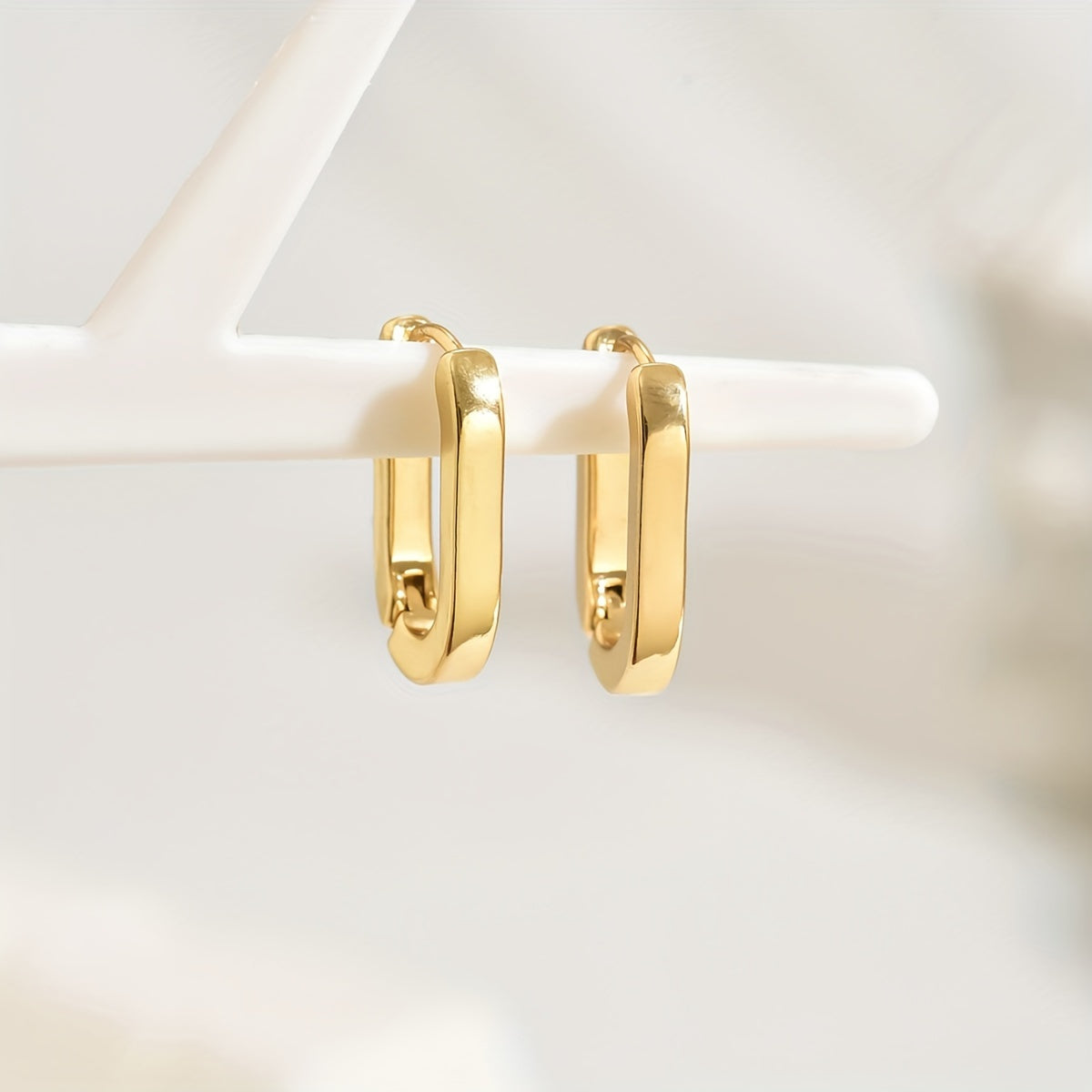 Boucles d’oreilles créoles géométriques élégantes