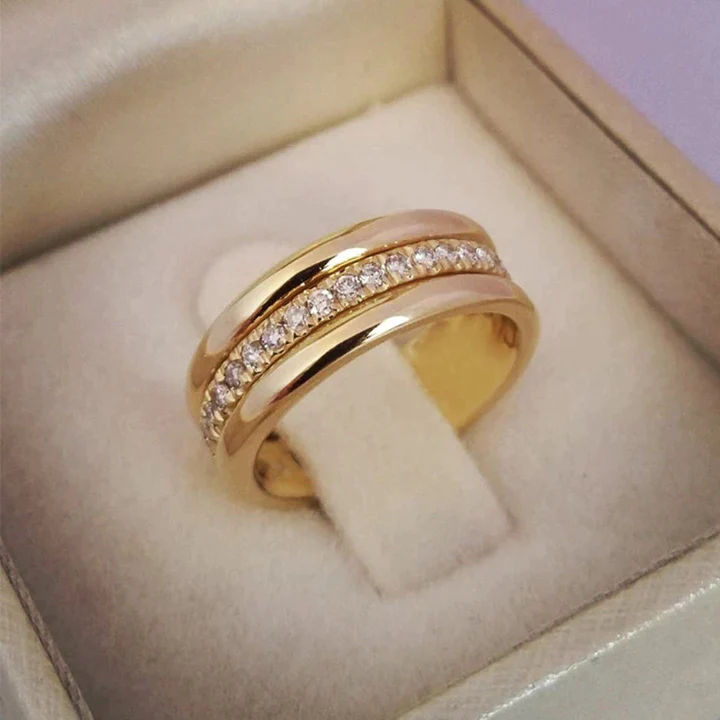 Bague vintage incrustée de zircon