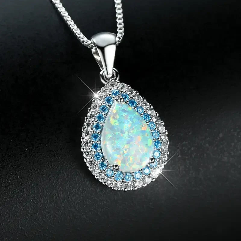 Collier pendentif opale bleue étincelant Elegant | Or blanc
