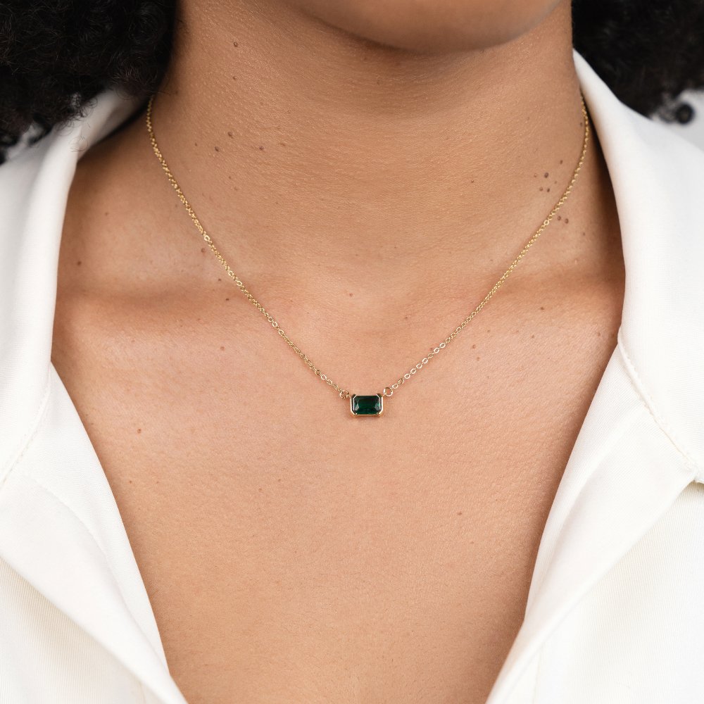 Collier délicat avec émeraude