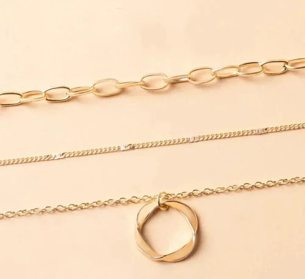 Collier classique en or à couches superposées avec pendentif