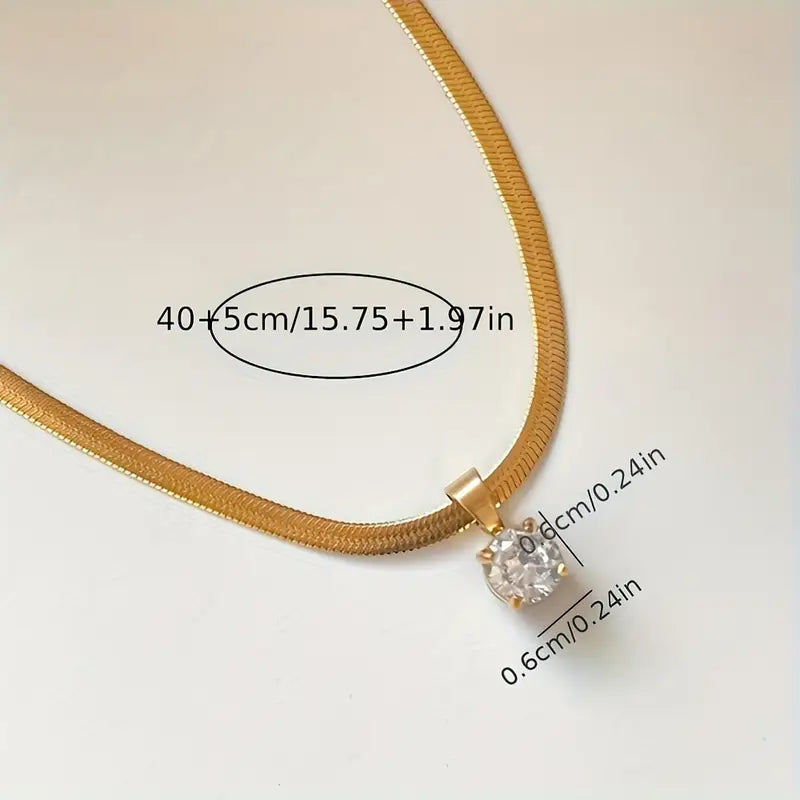 Collier élégant en or avec pendentif en strass