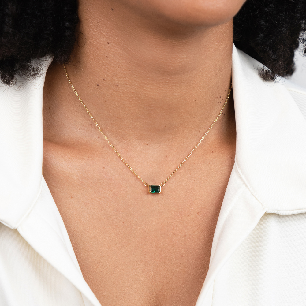 Collier délicat avec émeraude