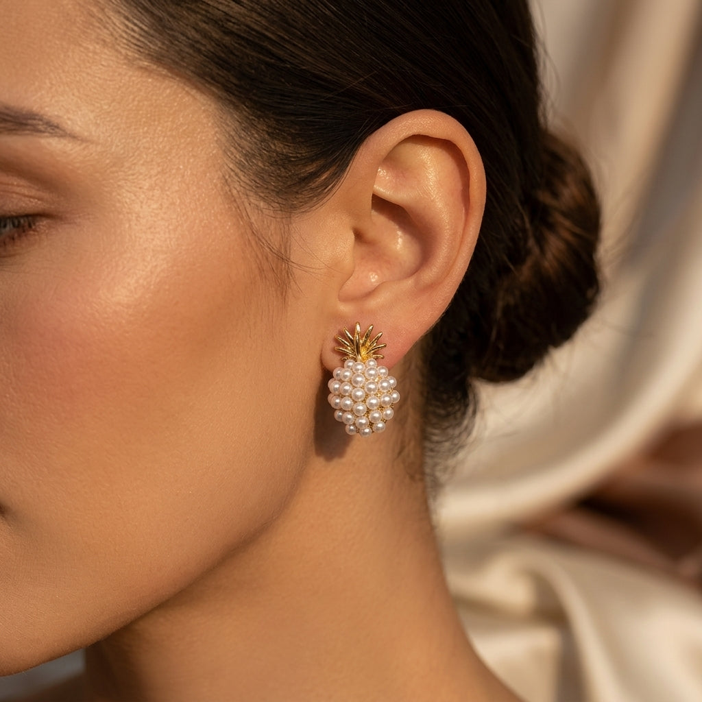 Boucles d'oreilles à tige en grappe de perles dorées