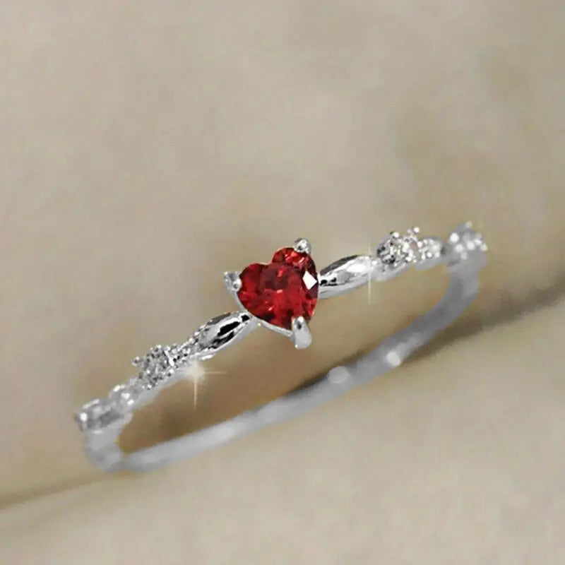 Bague en or avec rubis en forme de cœur