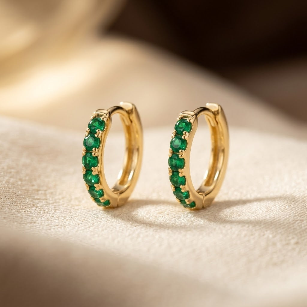 Boucles d'oreilles anneaux dorés émeraude