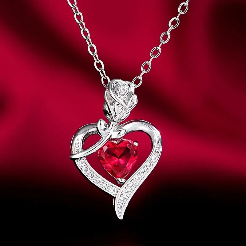 Collier avec pendentif cœur en rubis en argent