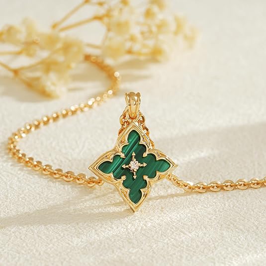 Collier pendentif trèfle émeraude