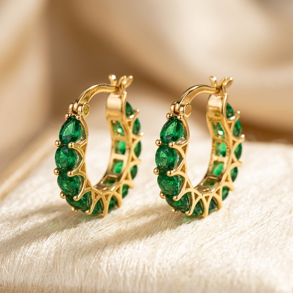 Boucles d'oreilles anneaux en treillis dorés émeraude