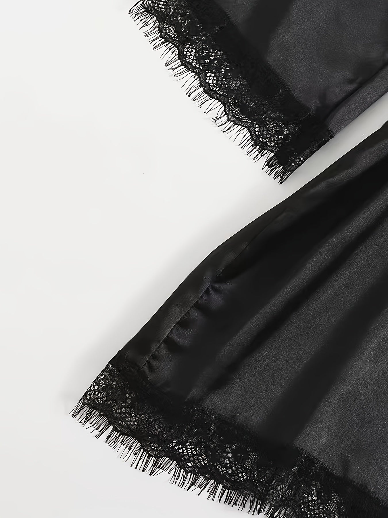 Aurora – Set lounge in raso e pizzo con kimono e pantaloncini
