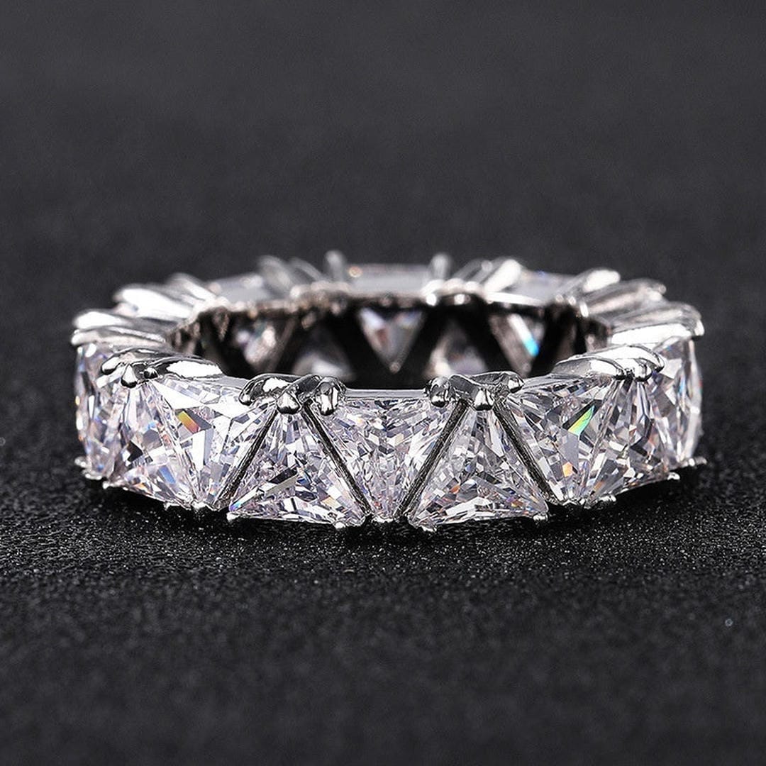 Bague vintage avec pierre triangulaire