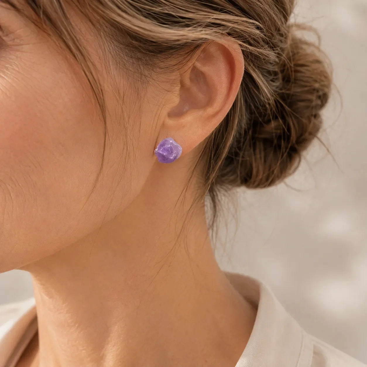 Boucles d’oreilles puces abstraites en cristal d’améthyste