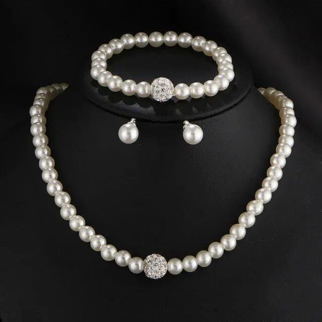 Ensemble de bijoux en perles enfilées