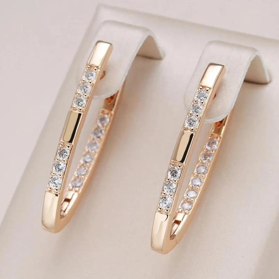 Boucles d’oreilles sophistiquées avec pierres de zircon