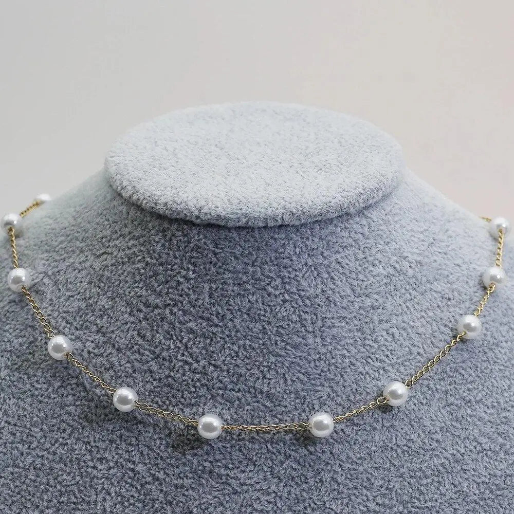 Collier chaîne en or avec perles espacées