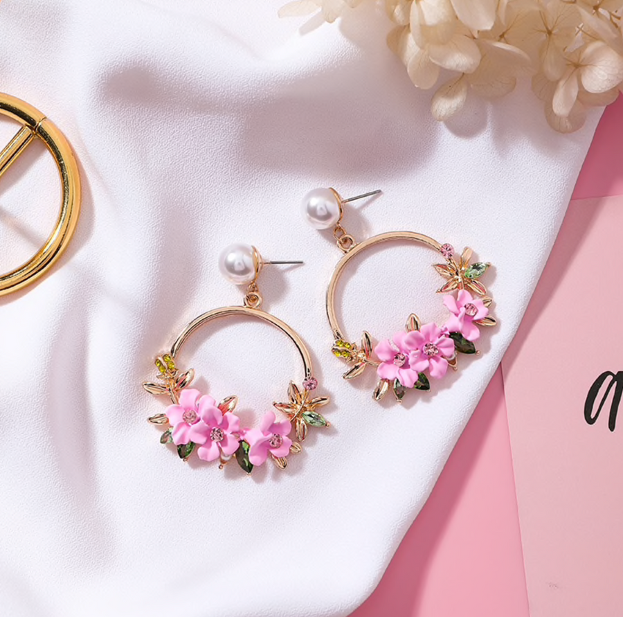 Boucles d’oreilles élégantes fleur en or avec perles