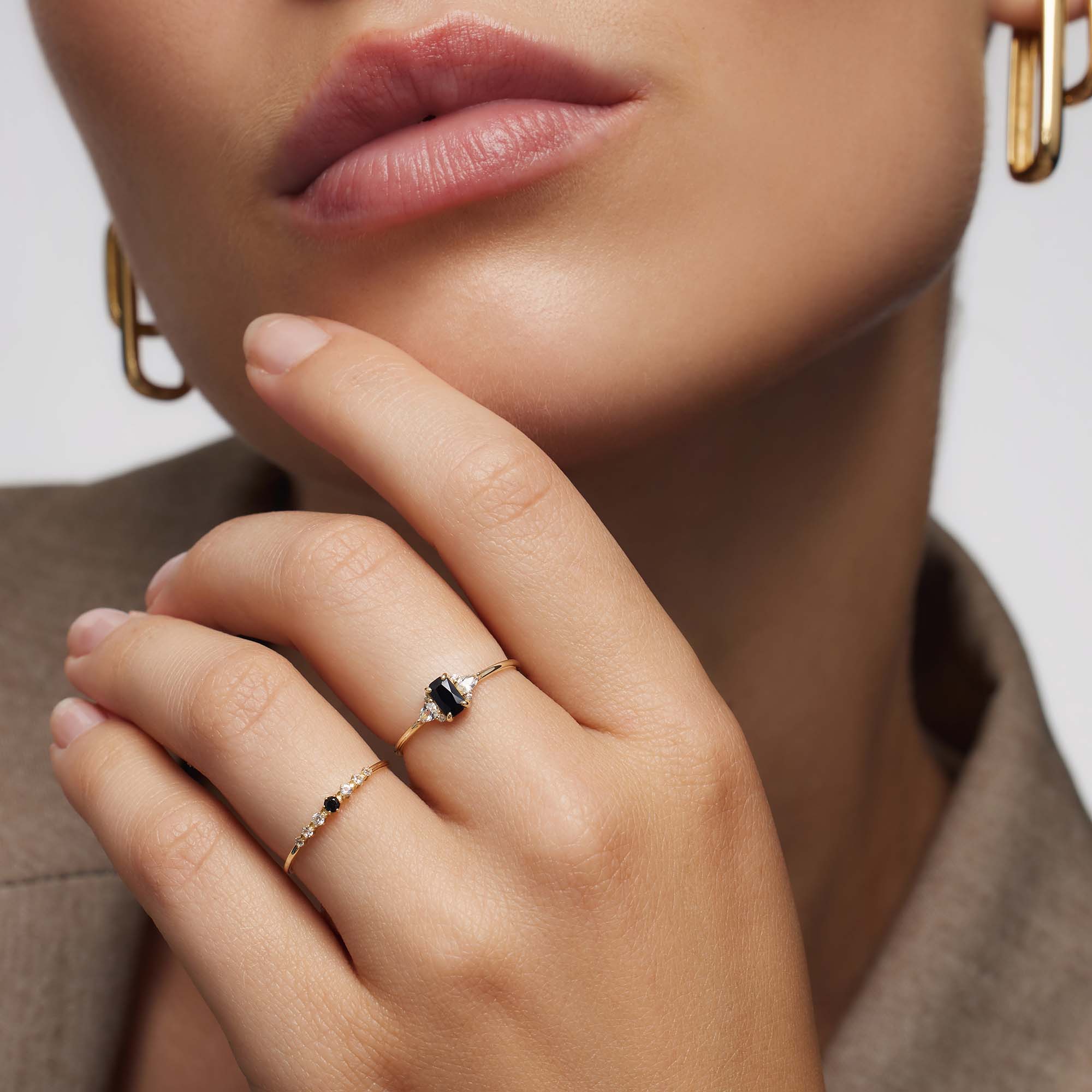 Bague avec pierre noire