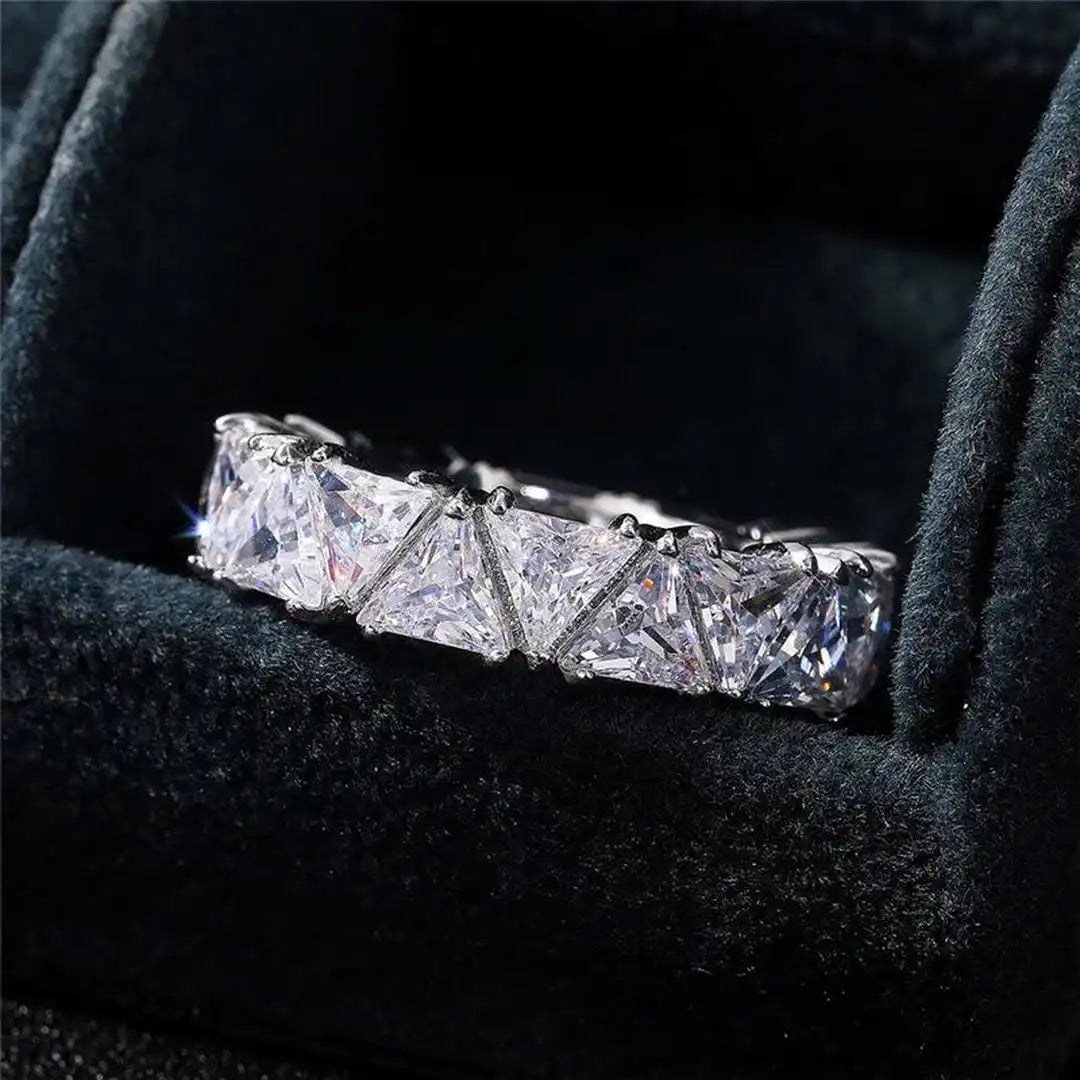 Bague vintage avec pierre triangulaire