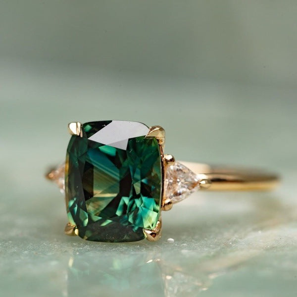 Bague pierre précieuse verte d’inspiration vintage