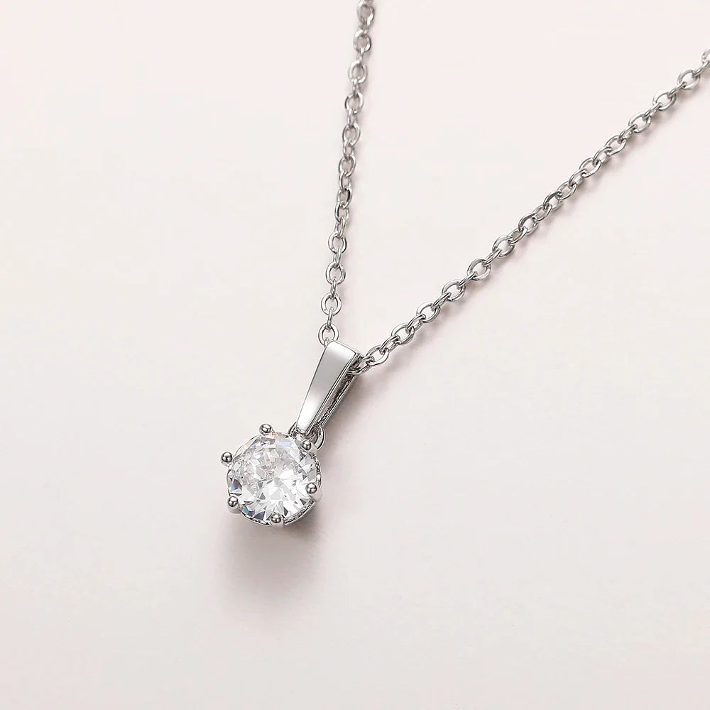 Collier classique avec pendentif en zircon
