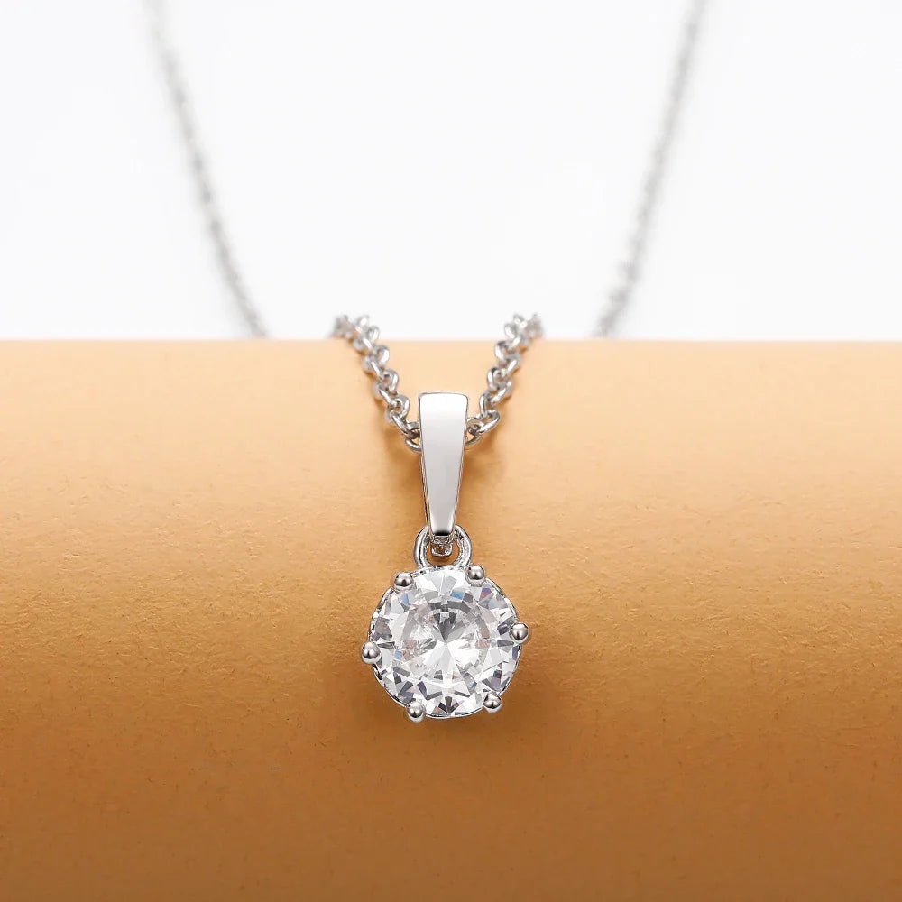 Collier classique avec pendentif en zircon
