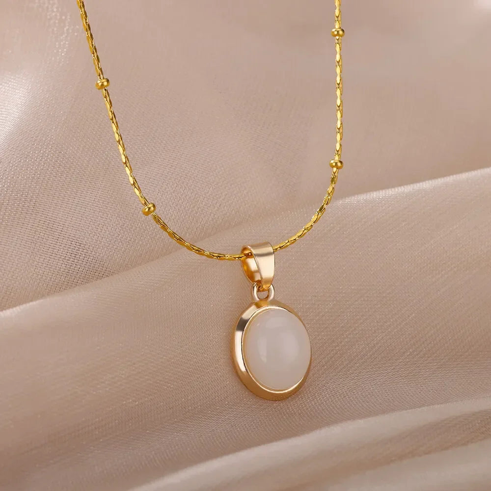 Collier chic en acier inoxydable doré avec pendentif en opale en forme de goutte d’eau