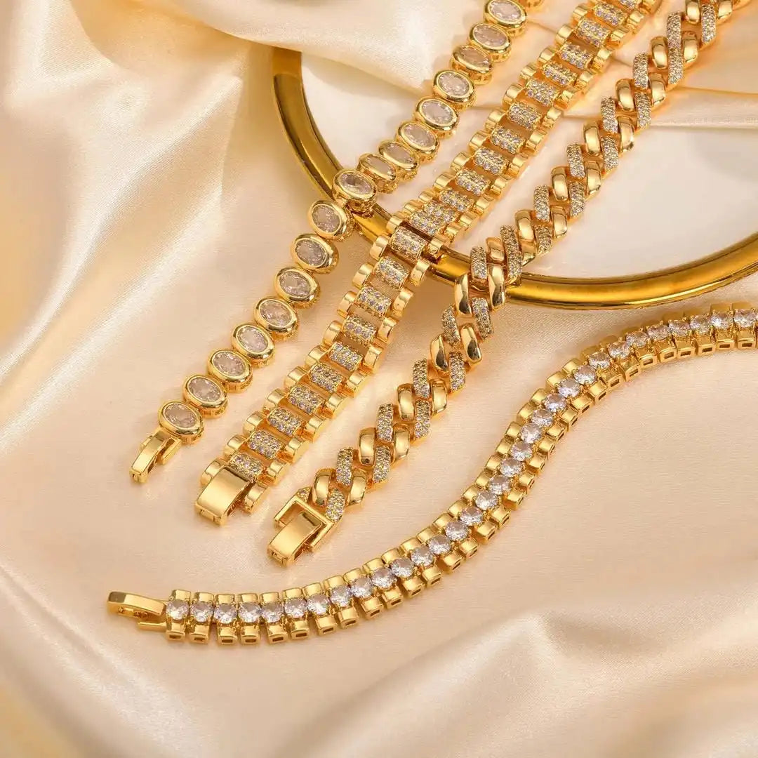 Ensemble de bracelets dorés épais ajustables avec zircones cubiques