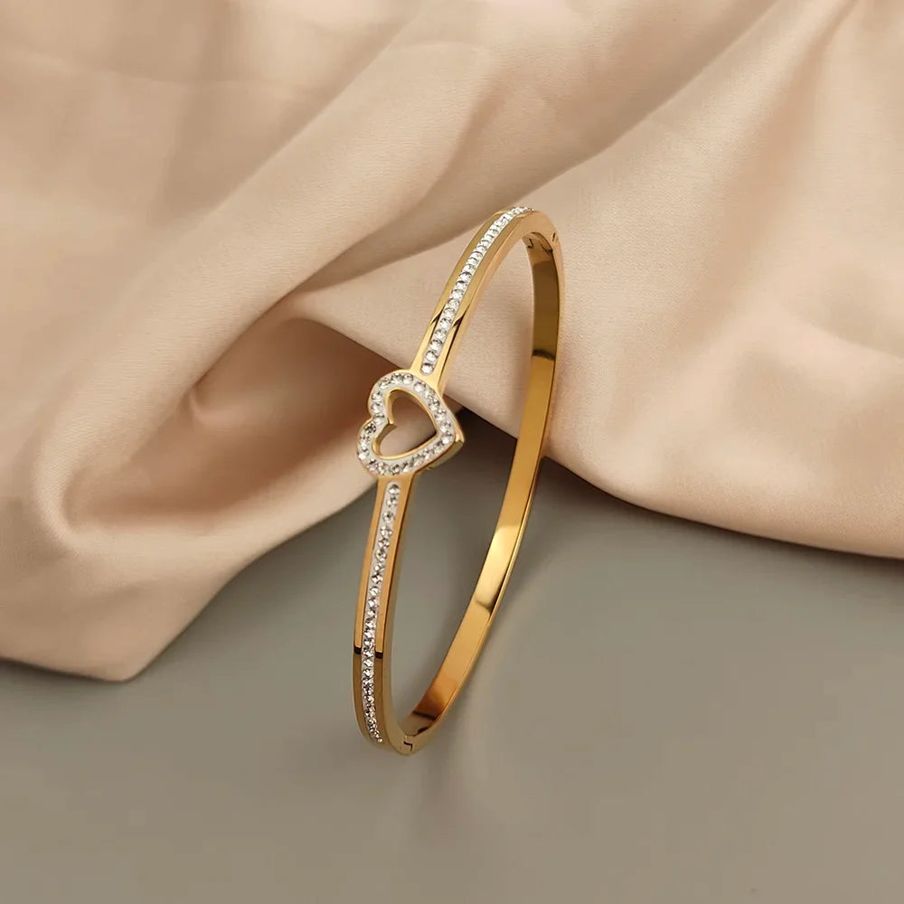 Bracelets joncs chic avec breloques en forme de cœur