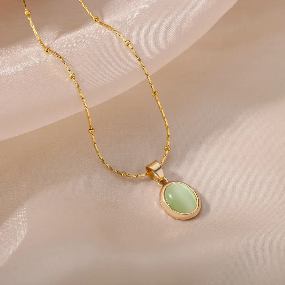 Collier chic en acier inoxydable doré avec pendentif en opale en forme de goutte d’eau