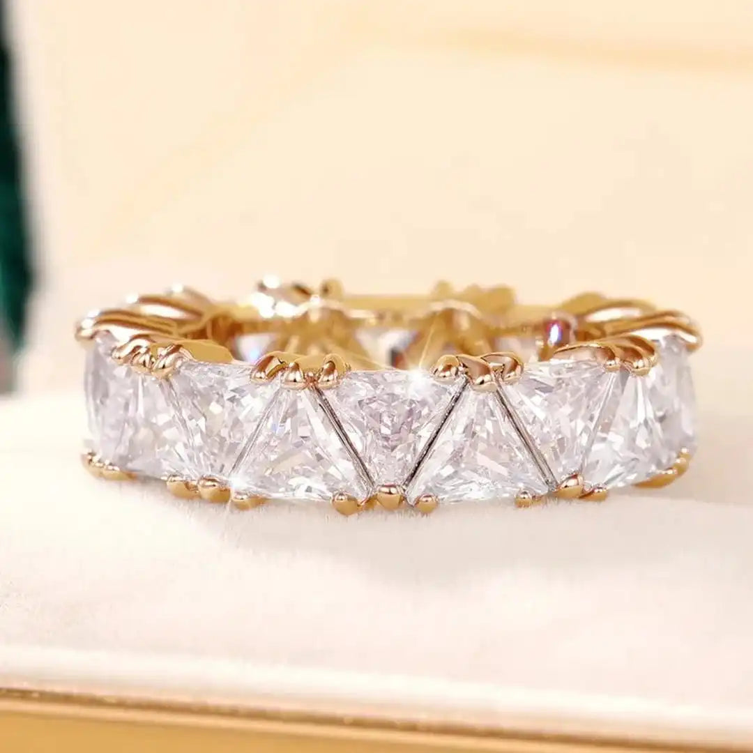 Bague vintage avec pierre triangulaire