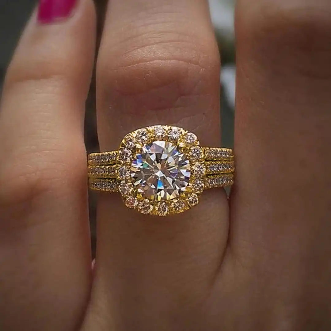 Bague imposante coussin halo pavée de zircons