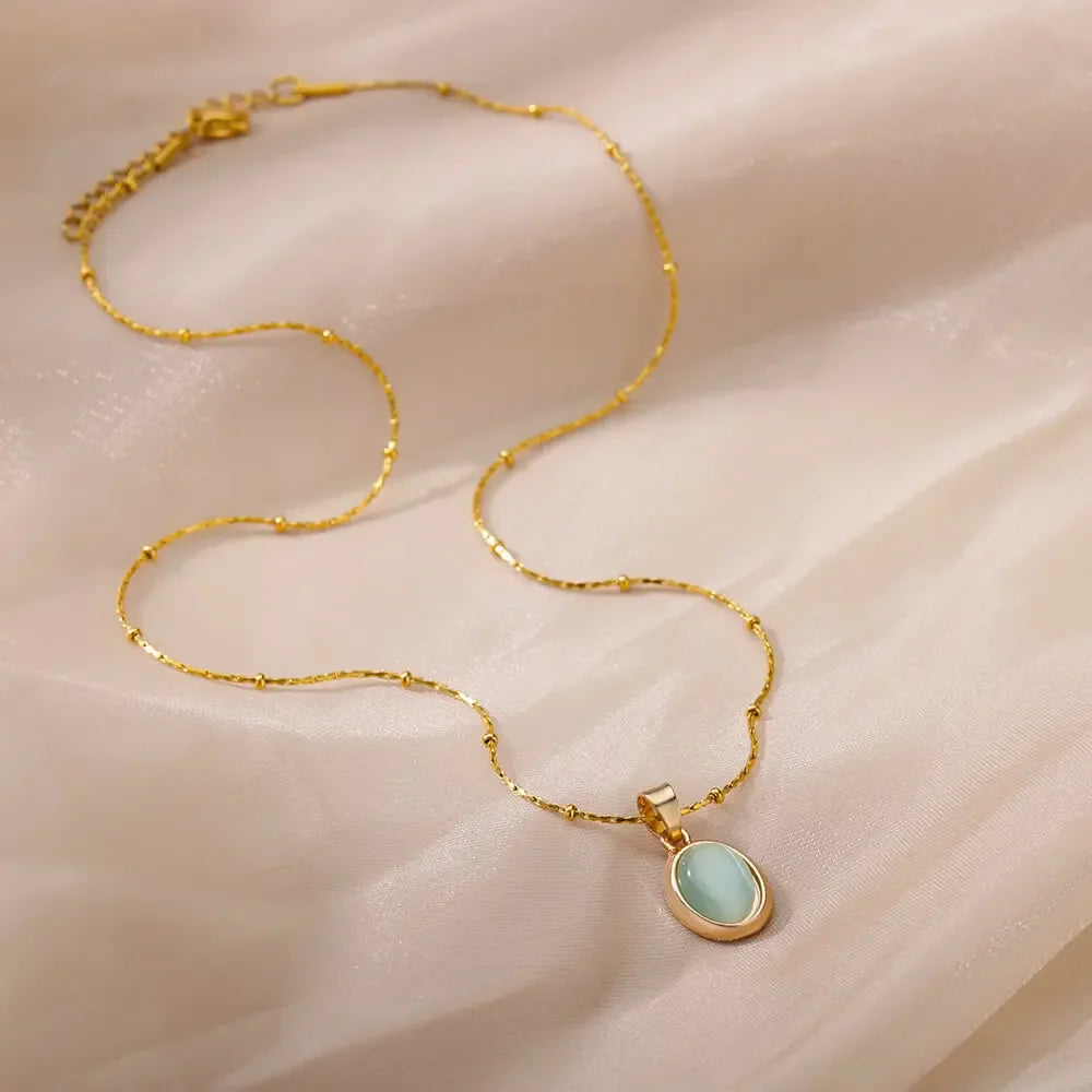 Collier chic en acier inoxydable doré avec pendentif en opale en forme de goutte d’eau