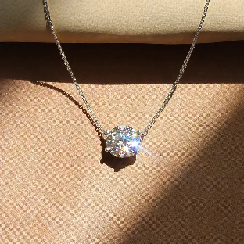 Collier solitaire élégant avec cristal