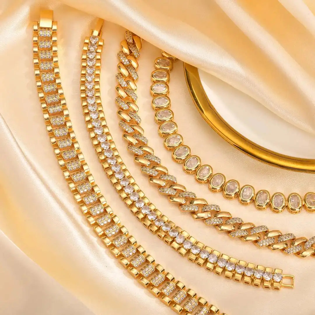 Ensemble de bracelets dorés épais ajustables avec zircones cubiques