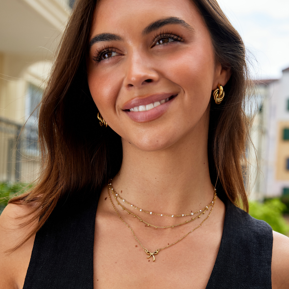 Collier épuré avec perles blanches